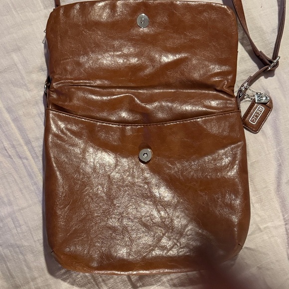 Relic Tan Leather Shoulder Bag - Picture 4 of 4